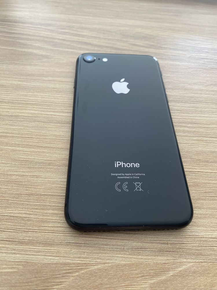 Iphone 8 64gb w kolorze czarnym
