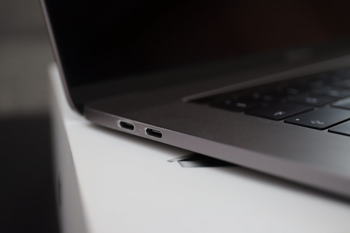 Ноутбук фотографа дизайнера MacBook Pro 15 i7/16Gb/2Tb