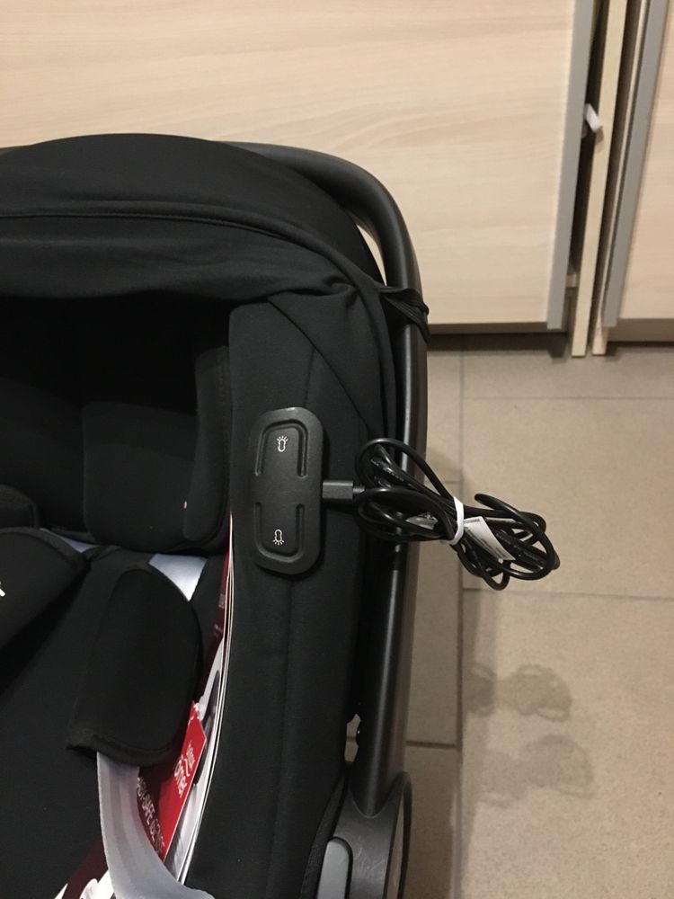 Britax Romer iSafe - nosidełko, fotelik jak nowe.