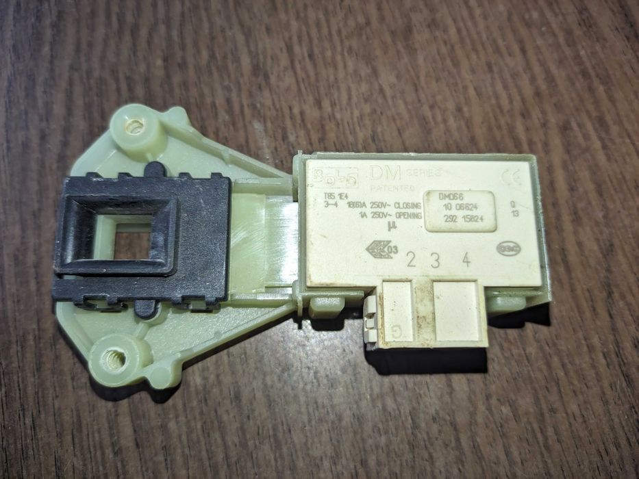 Замок люка стиральнрй машинки Model DM066