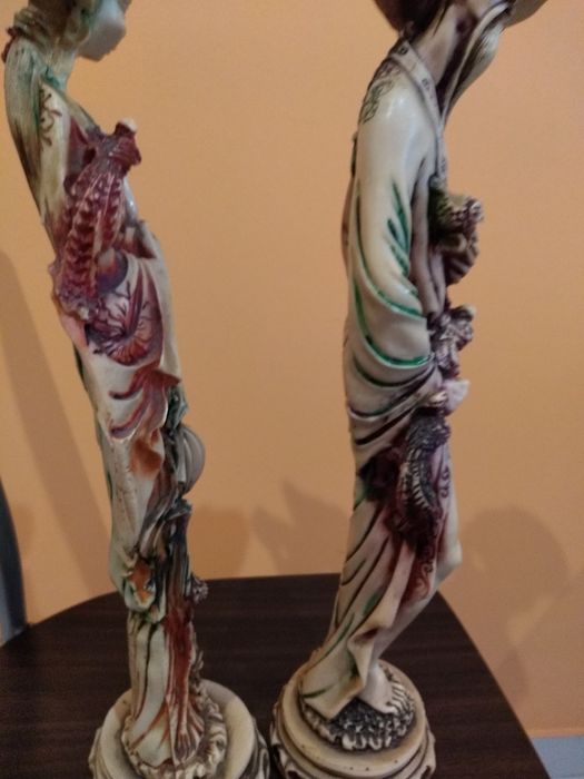 Figurki chińskie 2 szt. z alabastru.