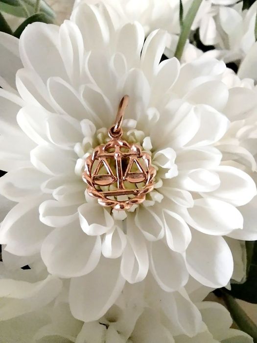 Золота підвіска кулончик терези