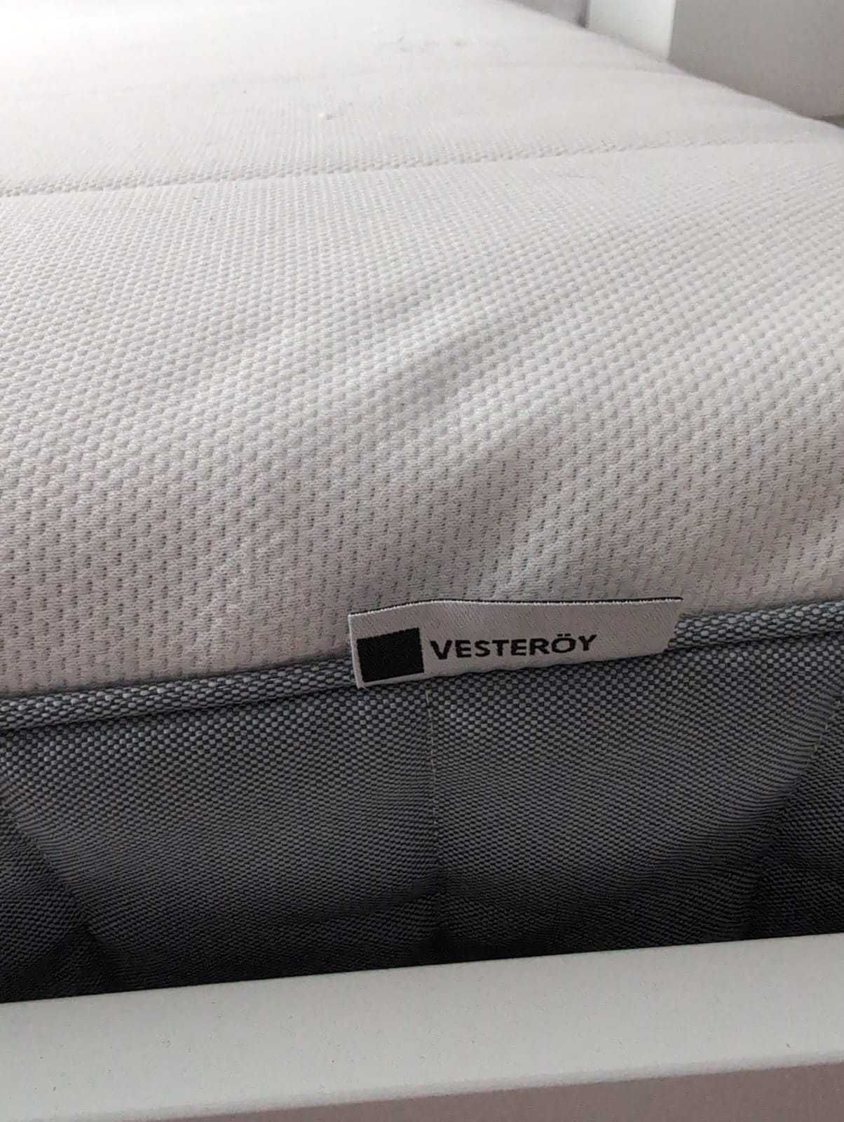 Cama Ikea 'Brimnes' + Colchão Ikea 'Vesteröy' (140cm - 200 cm)