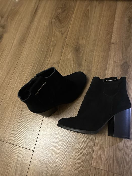 Черевики на підборах