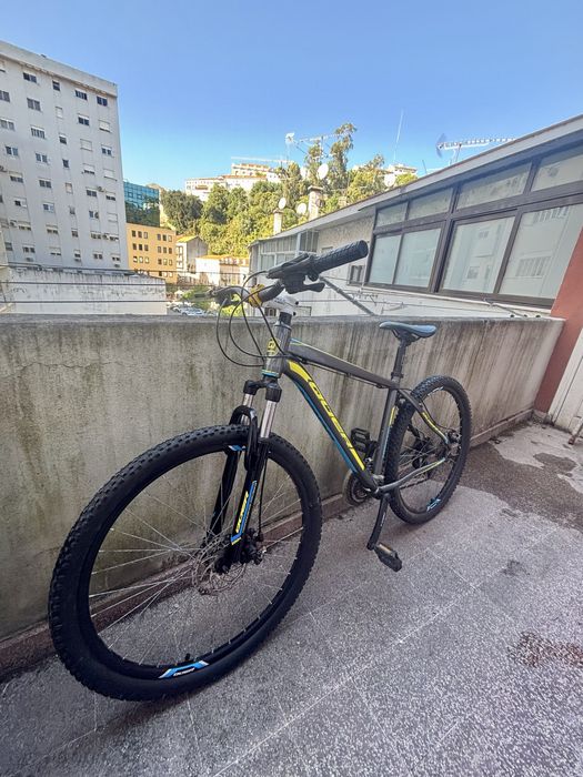 Bicicleta de Montanha QUER 29 – Bom Estado