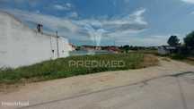 Lote de Terreno Urbano com 868 m2 em Torres Novas.
