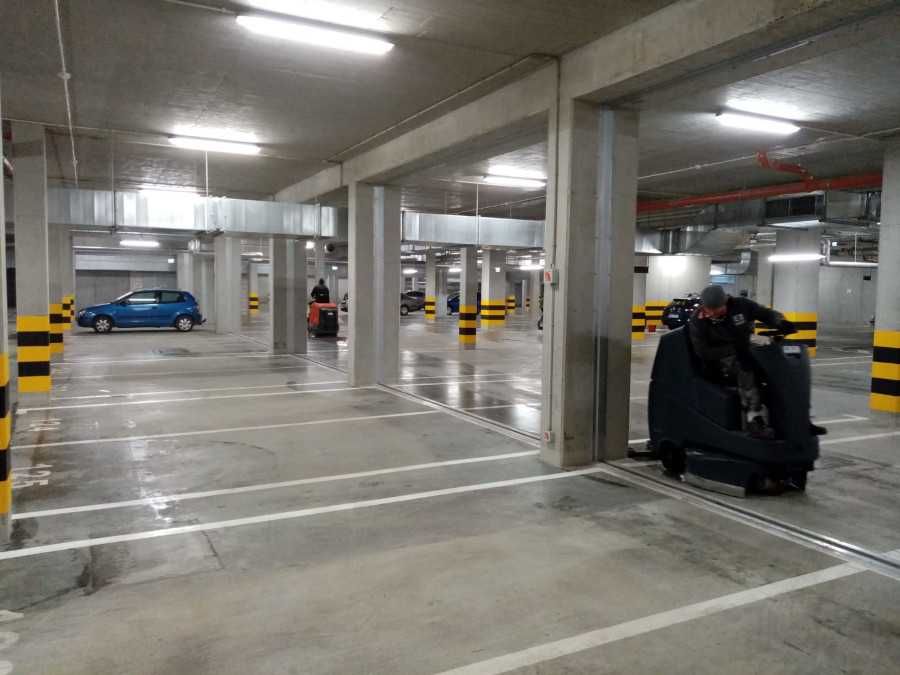 Maszyna do mycia posadzek - wynajem z dowozem