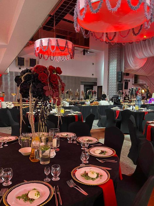 Serweta czerwona weselna na stół na wesele dekoracja wynajem