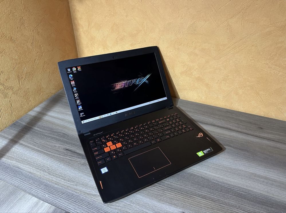 Потужний ігровий ноутбук Asus rog strix 1 tb 16 ddr gtx 1070 core i7