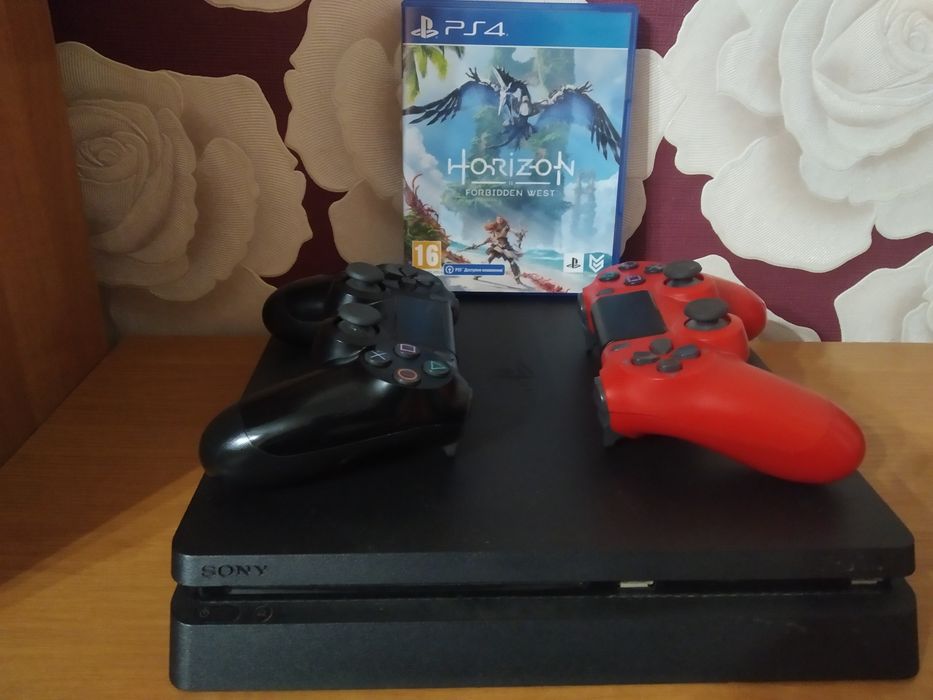 PS4 Slim 500Gb+ 2 джойстика + гра (диск)