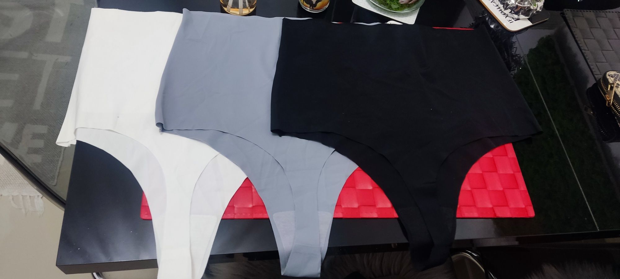 Stringi modelujące wysoki stan 3 pak