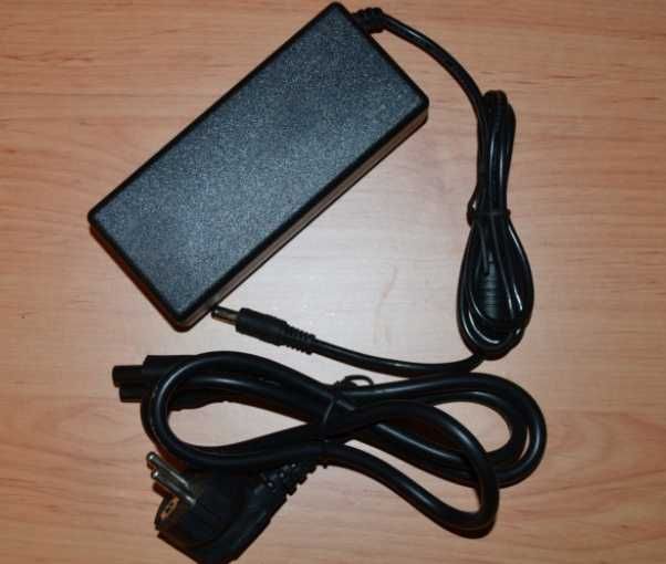 Carregador NOVO para Portátil Toshiba