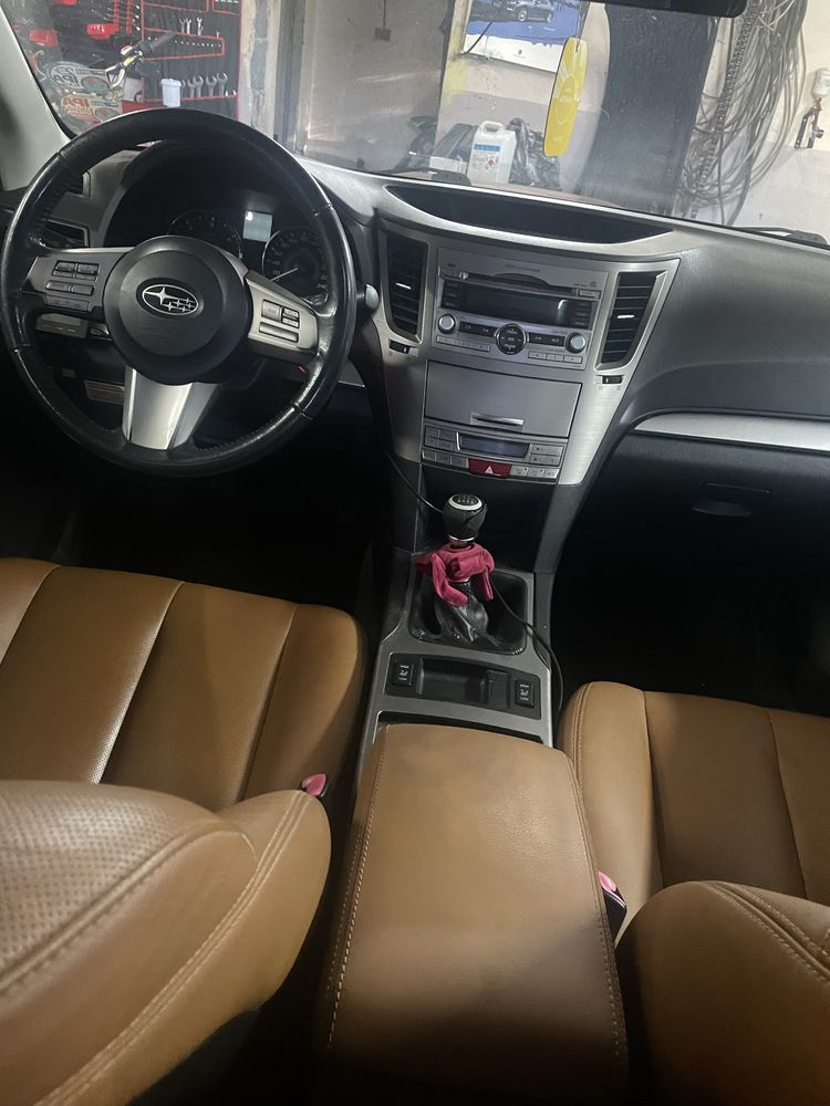 Subaru outback bordowe