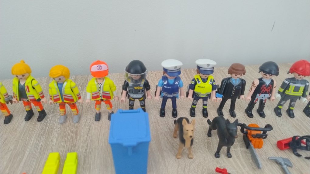 Zestaw Playmobil - różne elementy.
