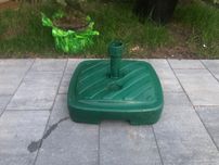 Stojak do parasolu ogrodowego