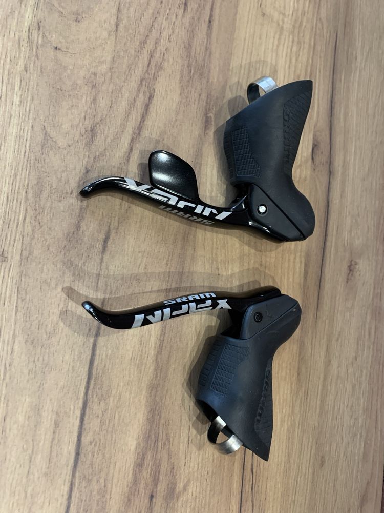 Klamkomanetki Sram Apex + hamulce