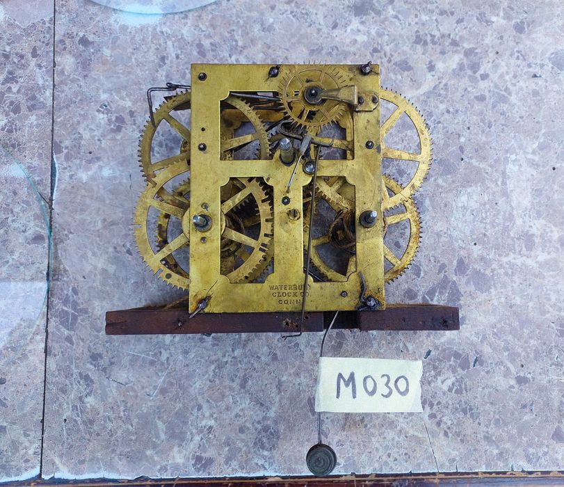 M030 Mechanizm starego zegara ściennego amerykański waterbury