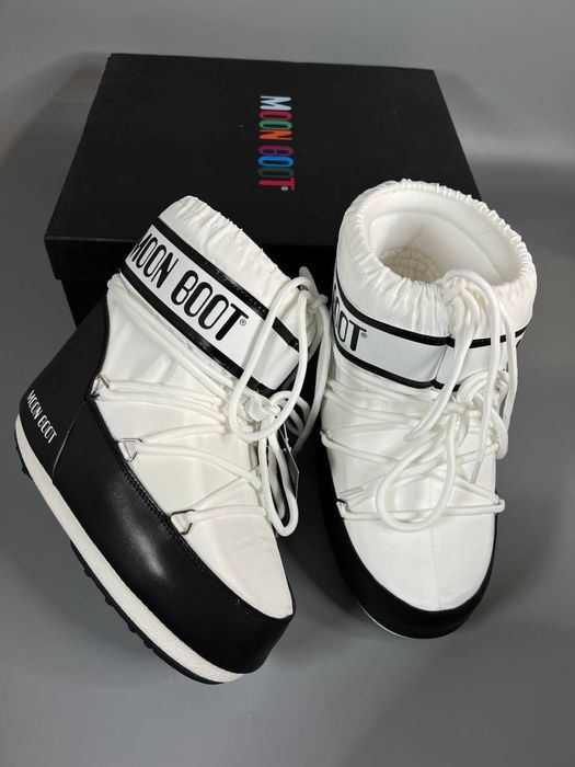 Зимові снігові чоботи жіночі мунбут Moon Boot білі унісекс