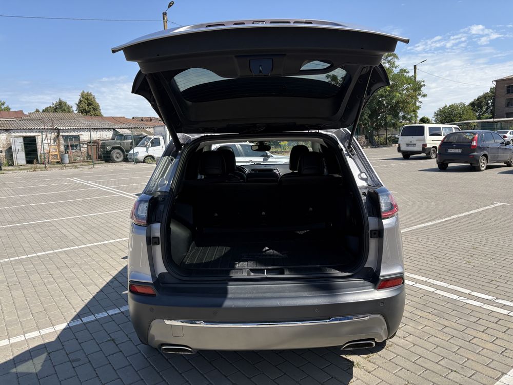 Jeep Cherokee Limited 3,2 2019 року