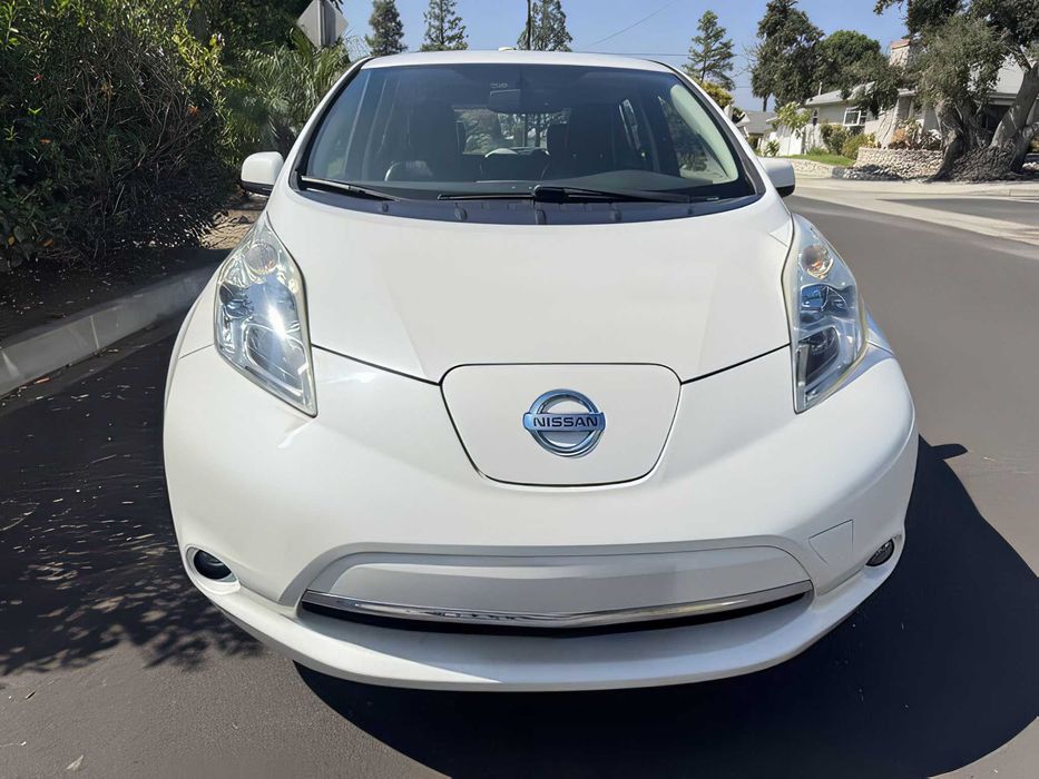 Nissan LEAF      2015