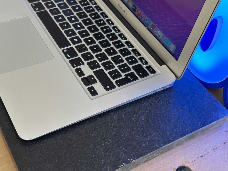 Laptop MacBook Air 13,3 " Intel Core i5 8GB / 128GB srebrny / RATY
