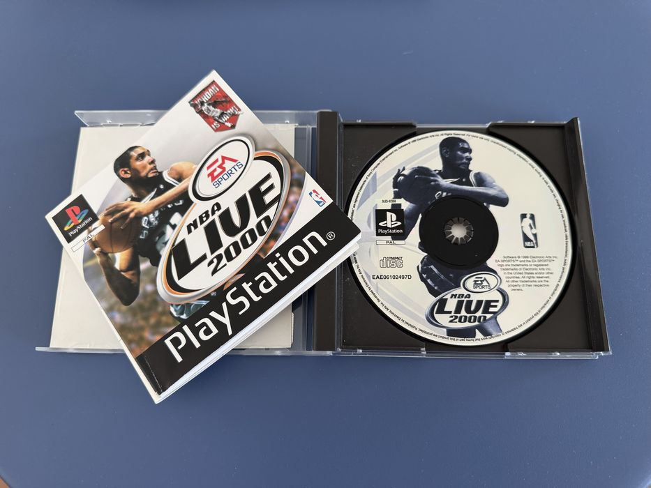 Jogo PS1 — NBA Live 2000
