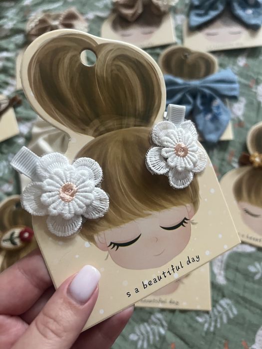 Бантики з вишивкою, заколки