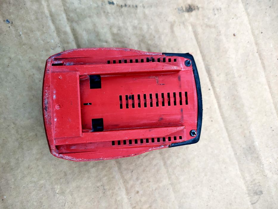 Bateria Hilti 22V 3.3 Ah wypełni sprawna.