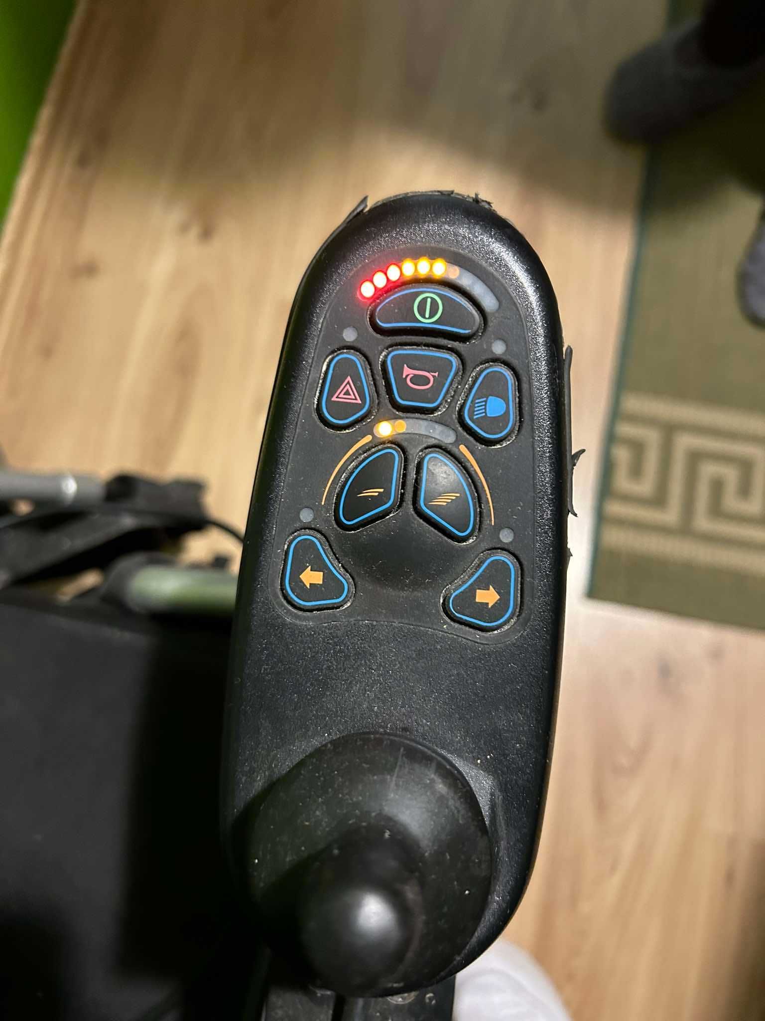Wózek inwalidzki o napędzie elektrycznym Vitalcare PCBL1600 Modern16''