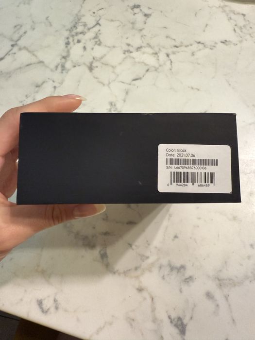 Коробка з кабелем там амбушюрами від OPPO Enco Free2 True Wireless