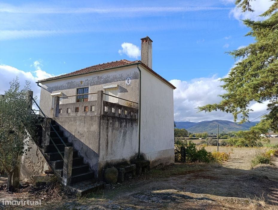 Quinta com moradia de 2 Pisos e 4 Ha em Belmonte