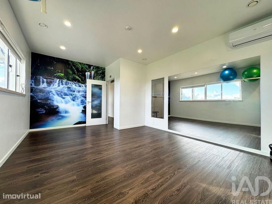 Loja / Estabelecimento Comercial em Meirinhas de 146,00 m2