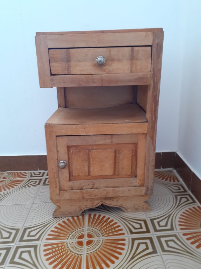 2 Mesas de Cabeceira Vintage para Recuperar