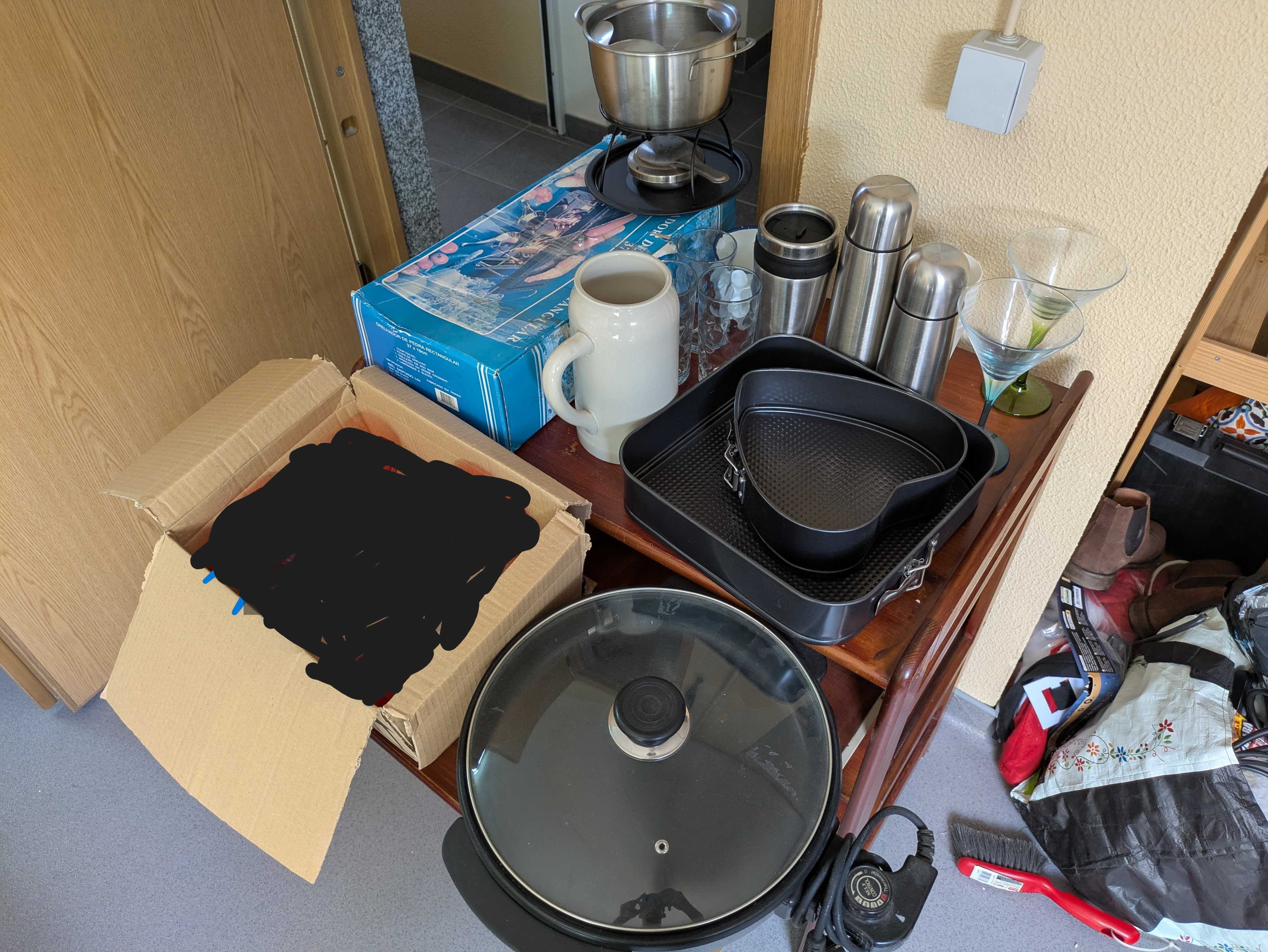 Lote Loiça, Material de Cozinha, Decoração e outras Bugigangas
