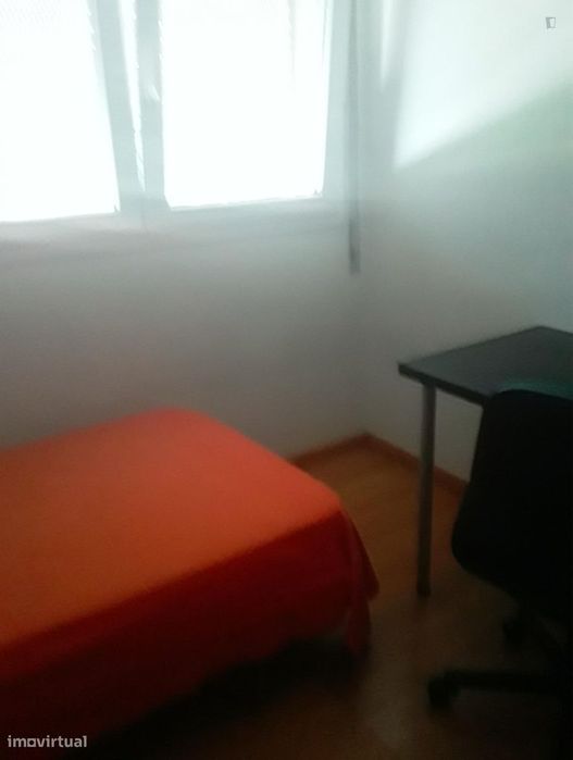 411219 - Quarto com cama de solteiro em...