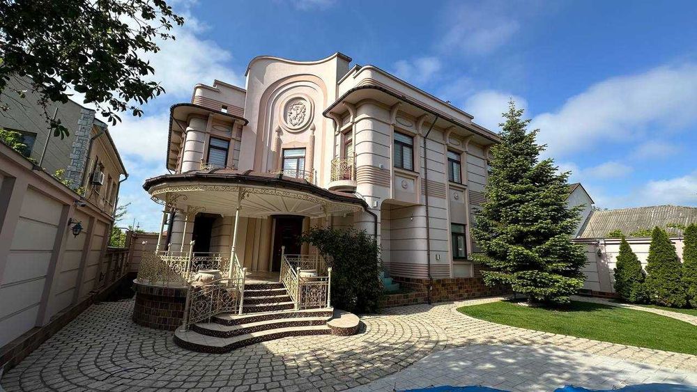 Дом с ремонтом на Фонтане. Львовская. 10 соток