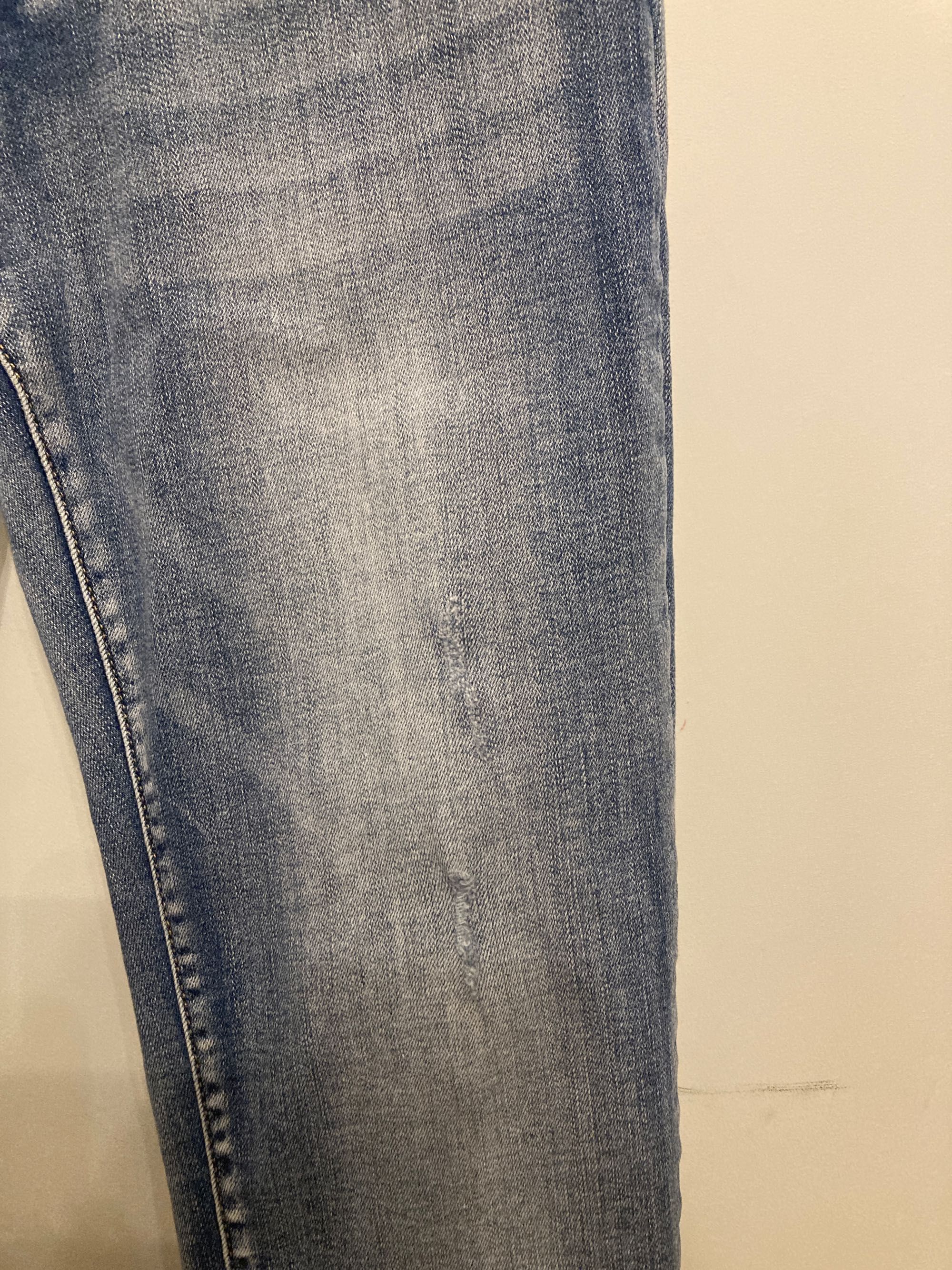 Dżinsy z przetarciami i efektem sprania slim fit 34