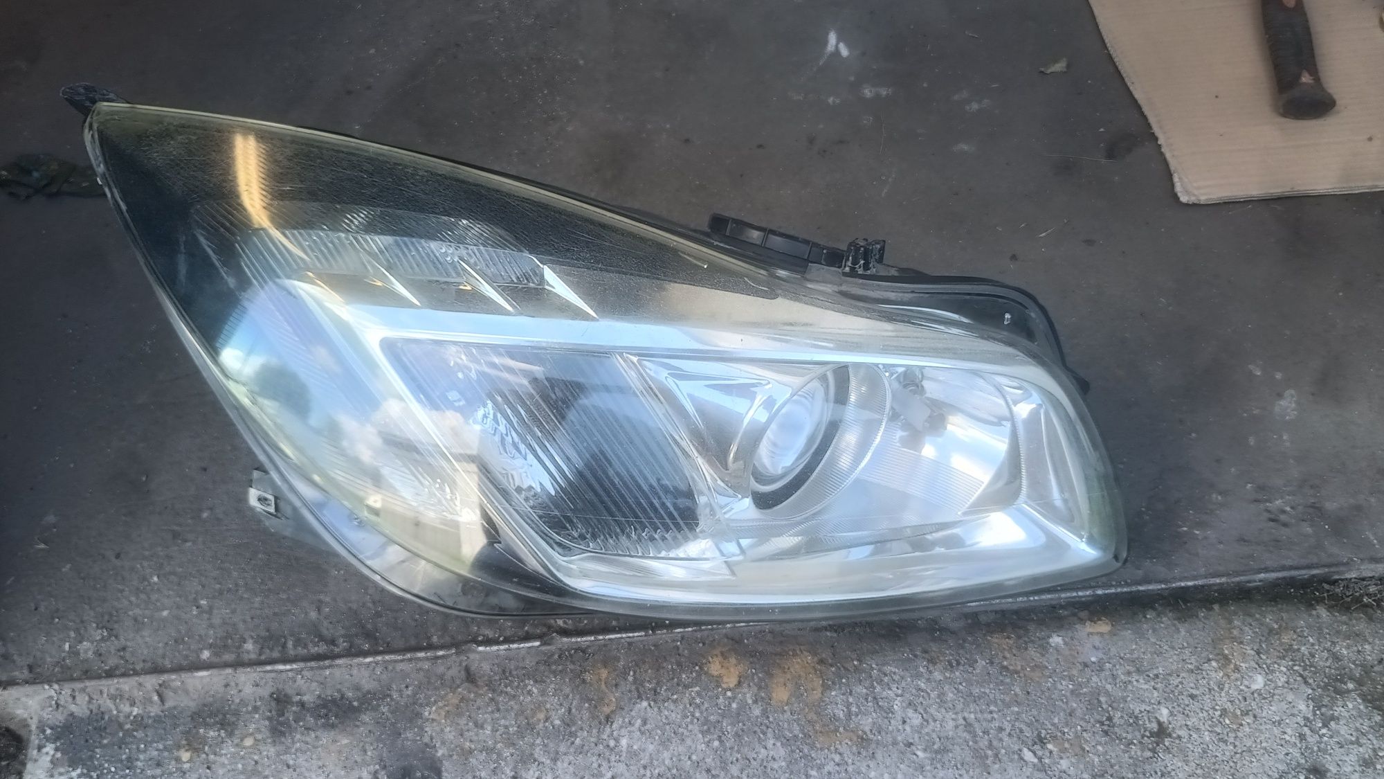 Lampa prawa Opel Insignia xenon