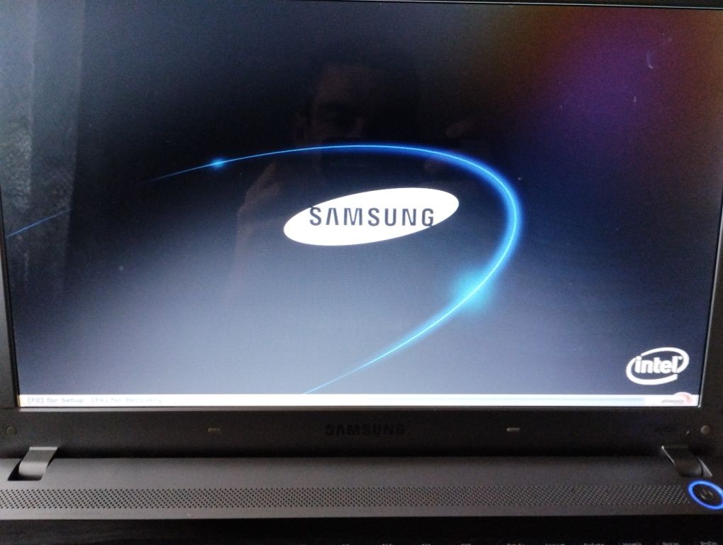 Laptop Samsung Rv 520 3Ram 270 GB pamieci