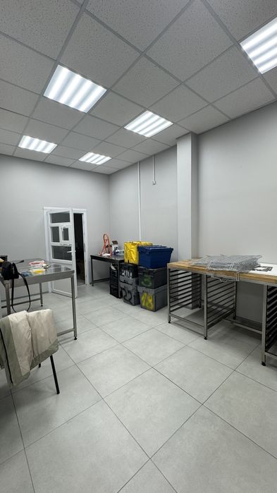 Фасад, суборенда приміщення, великій трафік