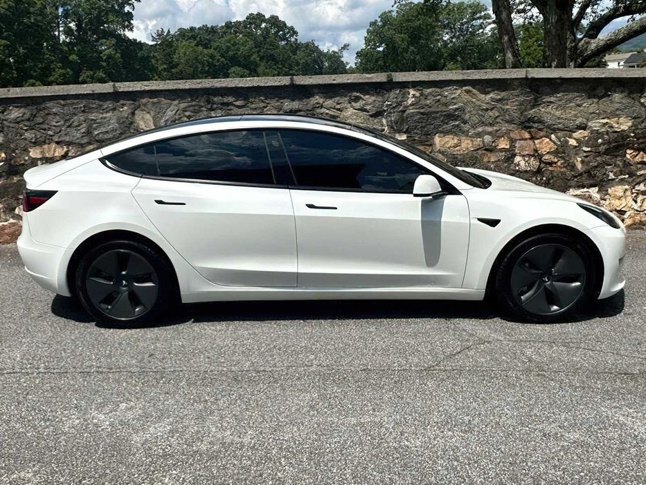 Tesla Model 3 Long Range      2023