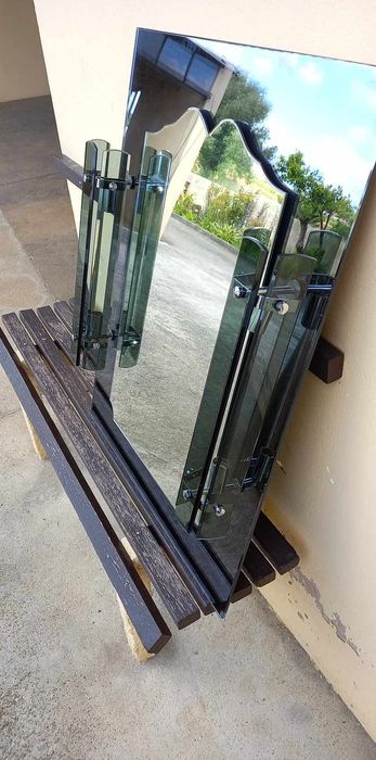 Espelho antigo com luz