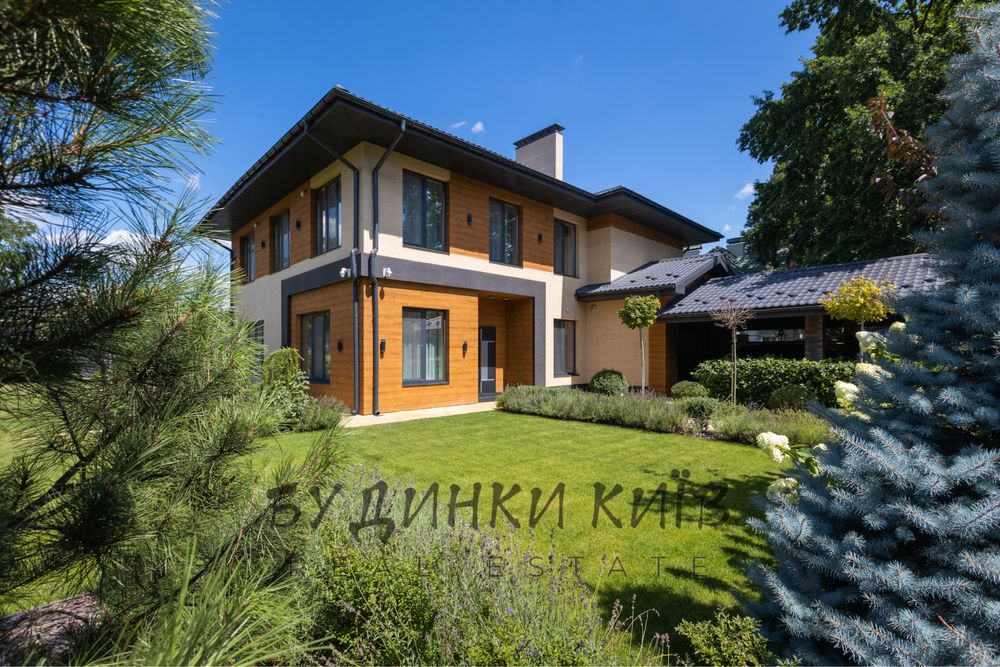Продаж будинку з дизайнерським ремонтом в м. Київ  ( Чайка )