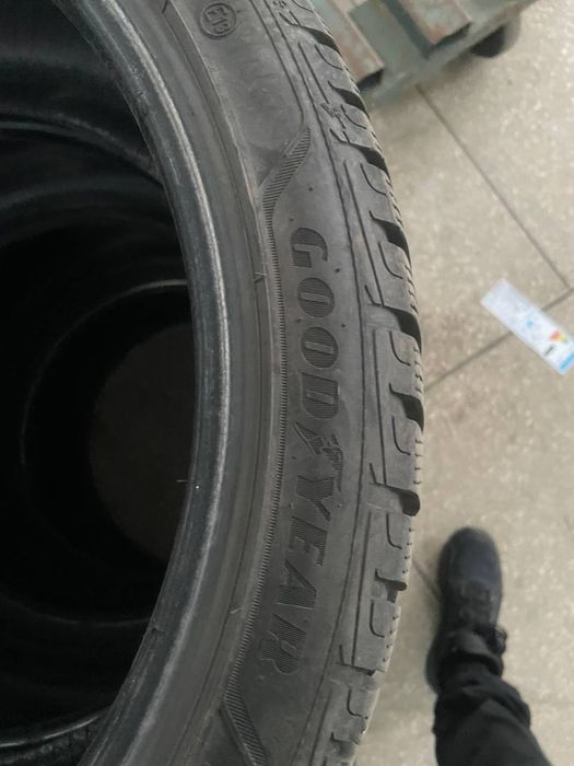 Продам зимову резину Goodyear Ultragrip Perfomance 225/40 R18