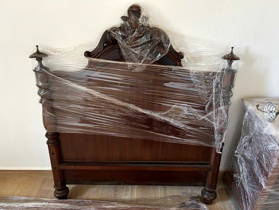 Cama romântica em bom estado