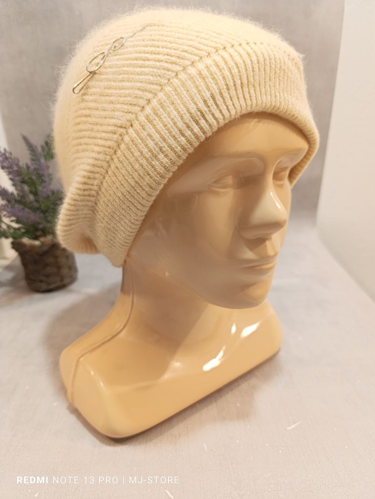 Wiosenny beret angora