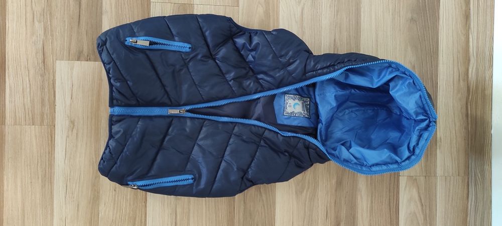 Sprzedam bezrękawnik dziecięcy 122/128