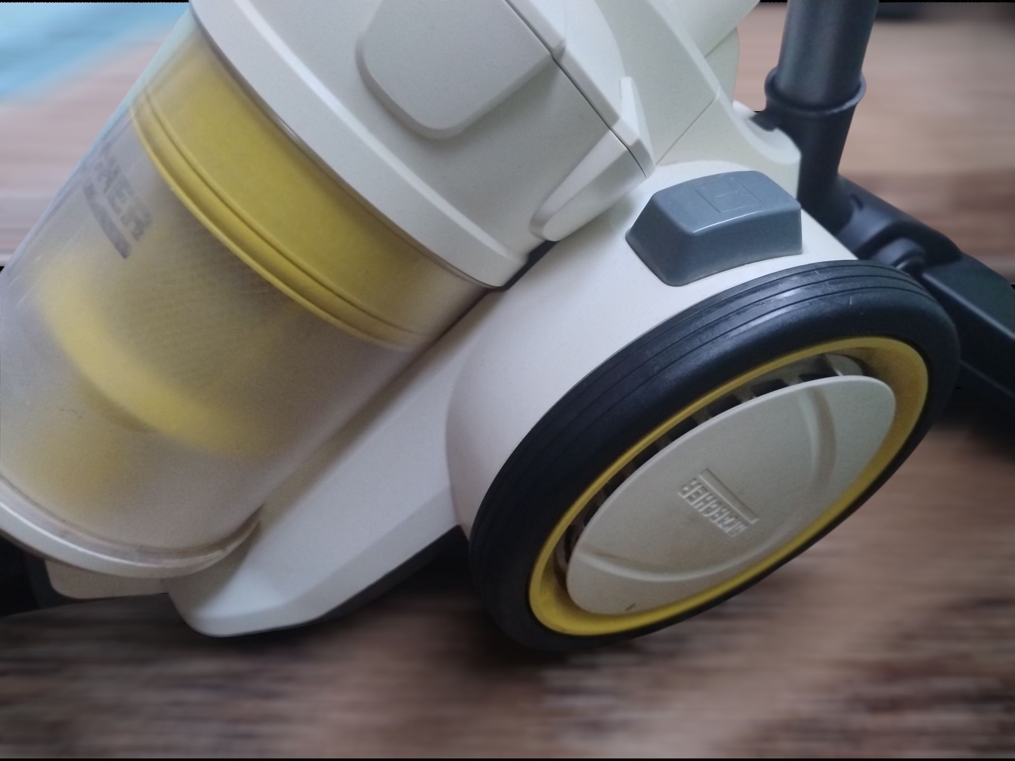 Пилосос KARCHER VC 3 (1.198-051.0)