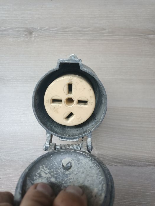 Gniazdo siłowe  32 A