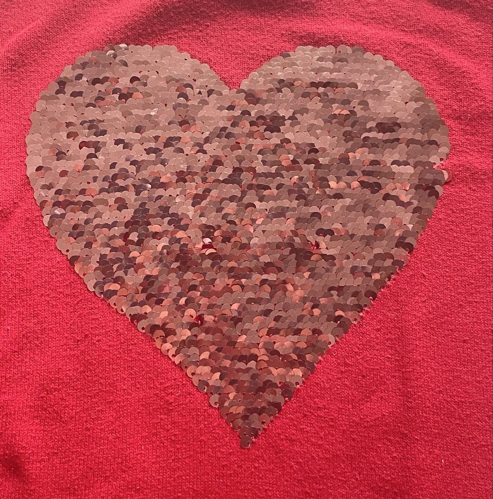 Camisola vermelha com desenho reversível